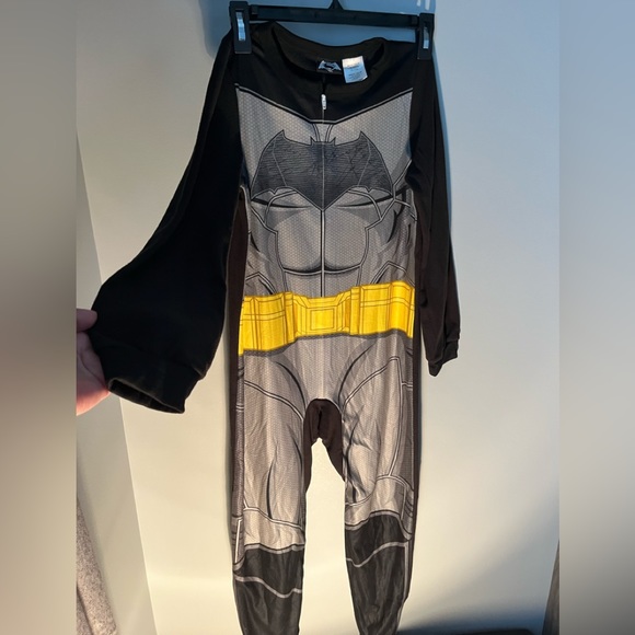 Size 10/12 BOYS PJ’s BATMAN - Picture 4 of 5